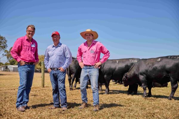 Sinclair Munro From Booroomooka Angus With Te Mania Angus Stud Director Tom Gubbins And Farm Manager Sam Reid, Hexham, Vic.